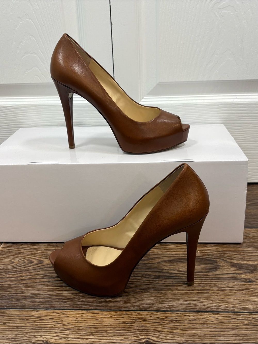 GUESS Cognac Leather Peep Toe Platform Pumps Heels Size 9 - Picture 2 of 11